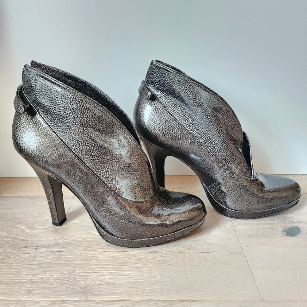 VINTAGE Jessica Simpson Grey Patent Leather Ankle Boots with Bow Size 9